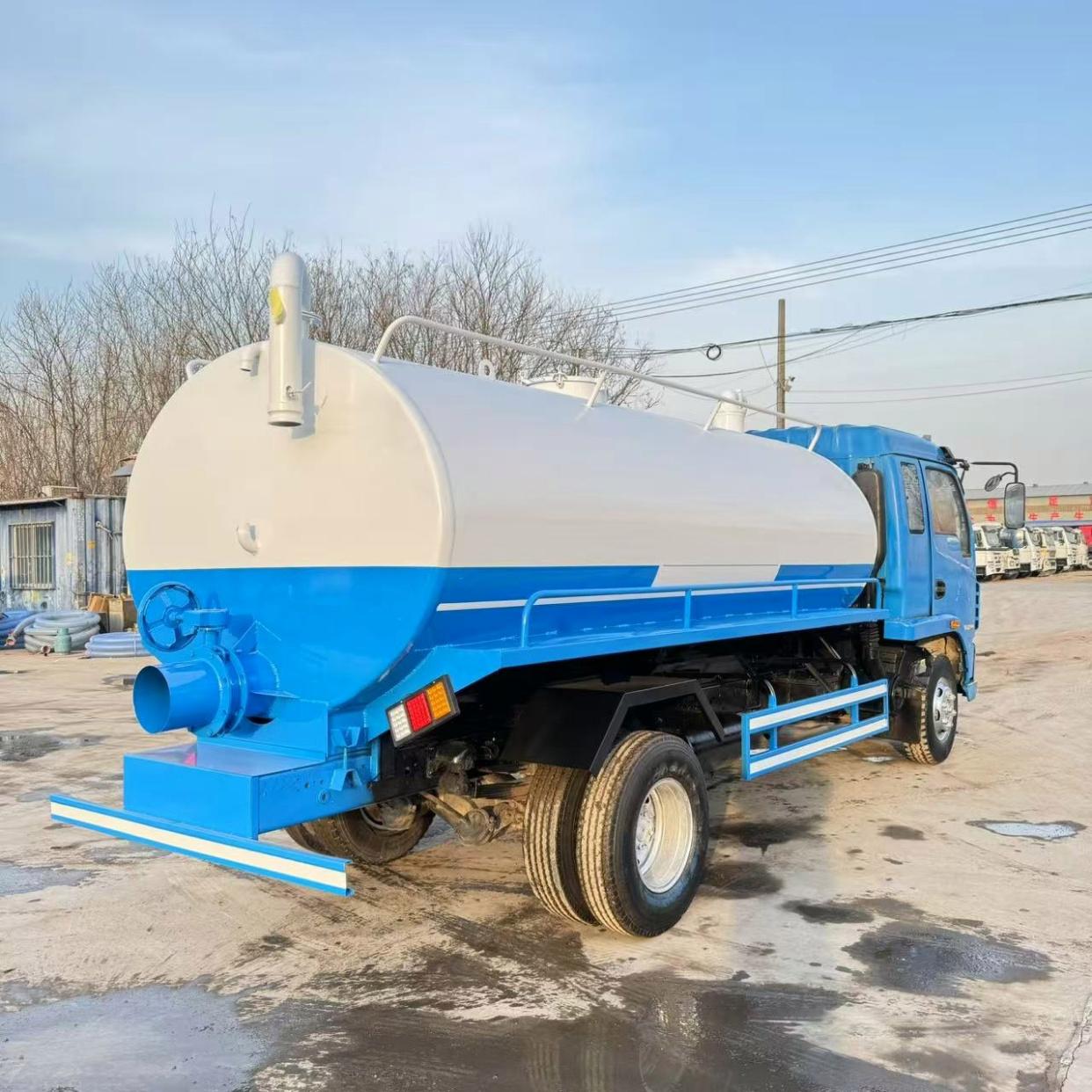 吸糞車與吸污車 現(xiàn)代環(huán)衛(wèi)設(shè)備的關(guān)鍵角色